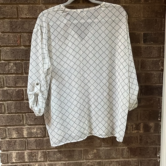 CABI sheer blouse button front with roll tab sleeves size small - Picture 5 of 7